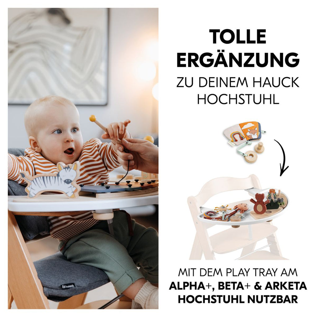Play Tray følebok i FSC-tre til barnestol Alpha+ og Arketa montert på stol