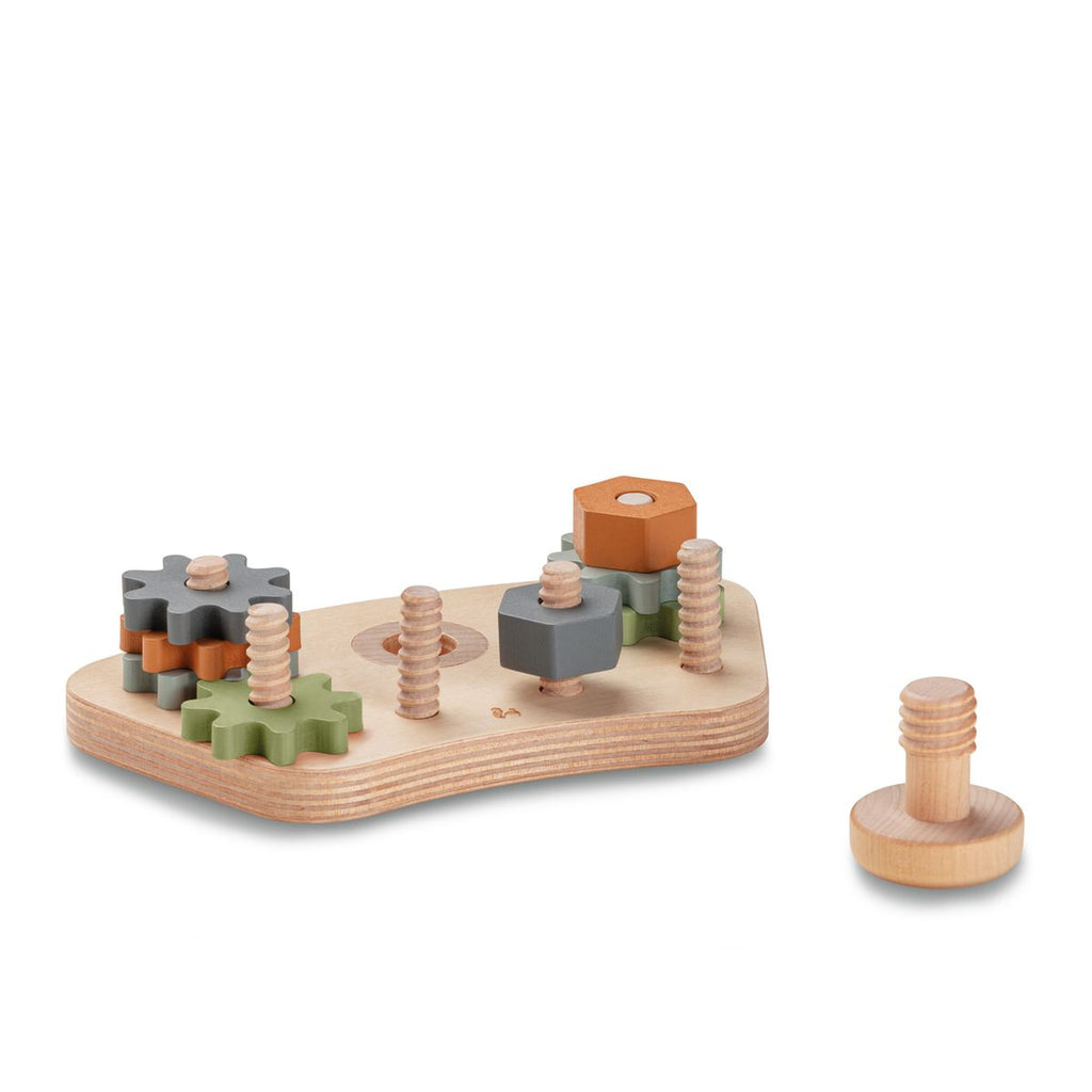 Play Tray lekebrett med tannhjul og muttere forfra