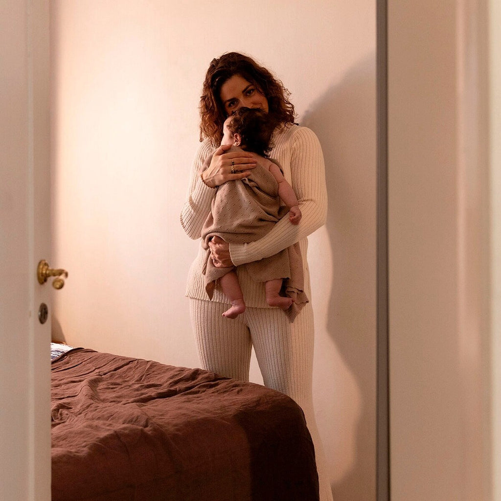 Pointelle babyteppe Tender Taupe 100x75 cm montert i barnevogn