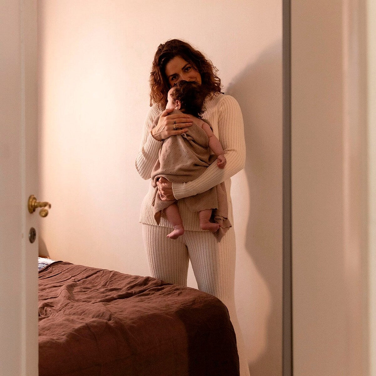 Pointelle babyteppe Tender Taupe 100x75 cm montert i barnevogn
