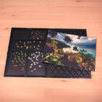 Detalj av sorteringsbokser i Puslemappe Store & Go med sorteringsbokser 70x50 cm