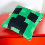 Pyntepute med fyll Minecraft Creeper i fløyel montert i sofa
