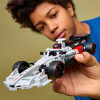 Racerbil Audi Revolut F1® Team R26 montert og klar
