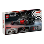 Nærbilde av minifigur med hjelm fra Racerbil Audi Revolut F1® Team R26