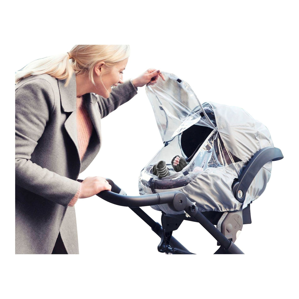 Detalj av regnbeskyttelse for babybilstol iZi Go og iZi Go Modular med refleks