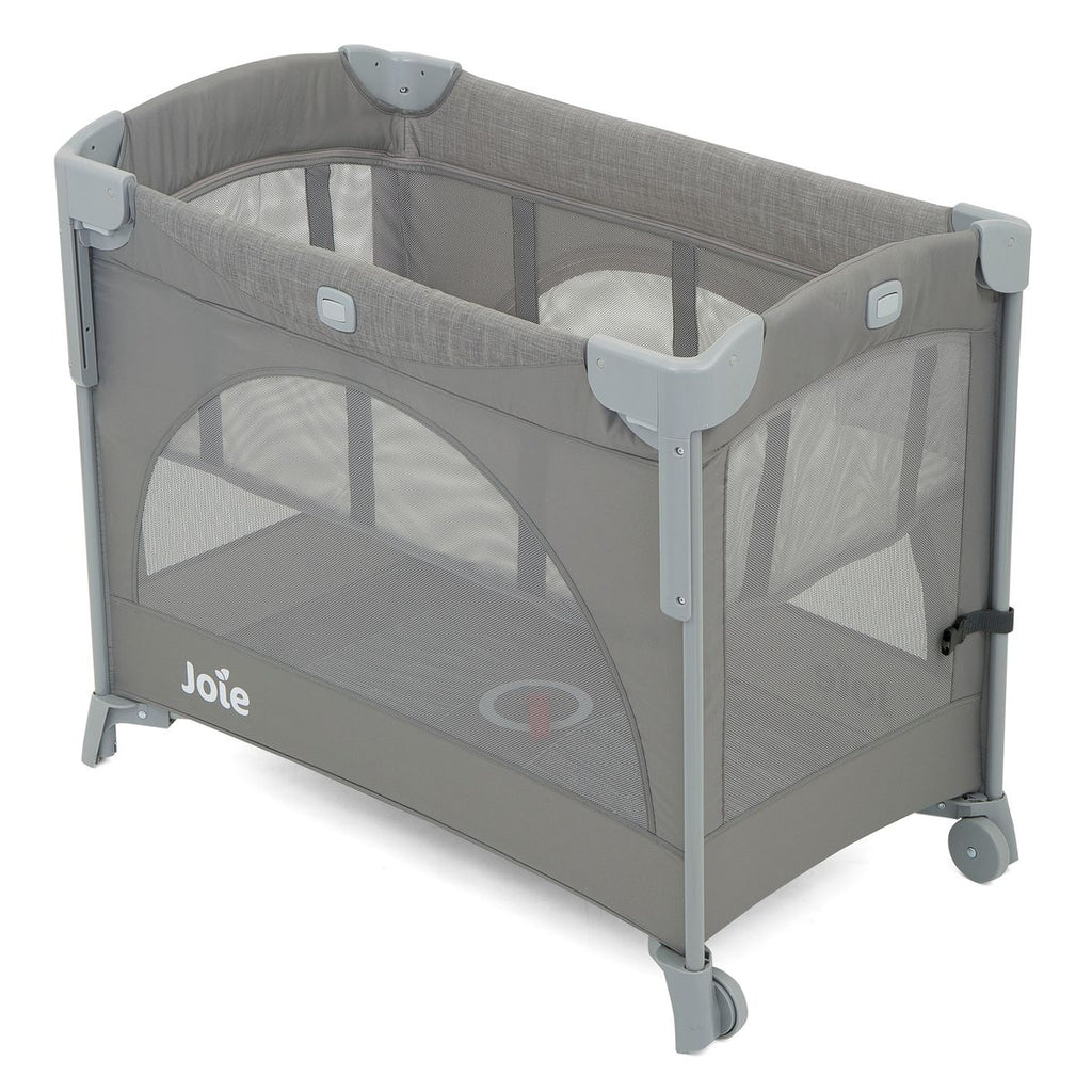 Reiseseng og bedside crib Kubbie Sleep 0-15 kg med madrass forfra