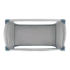 Reiseseng Sleep N Play Go Plus sammenfoldet i transporttaske