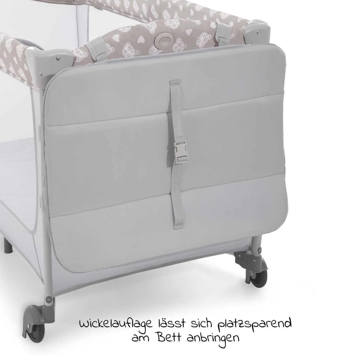 Hjulene på Reiseseng Sleep'n Play Center med stellematte