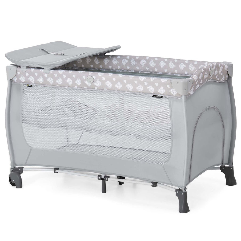 Detalj av Reisesengsett Sleep N Play Center med madrass og stellematte