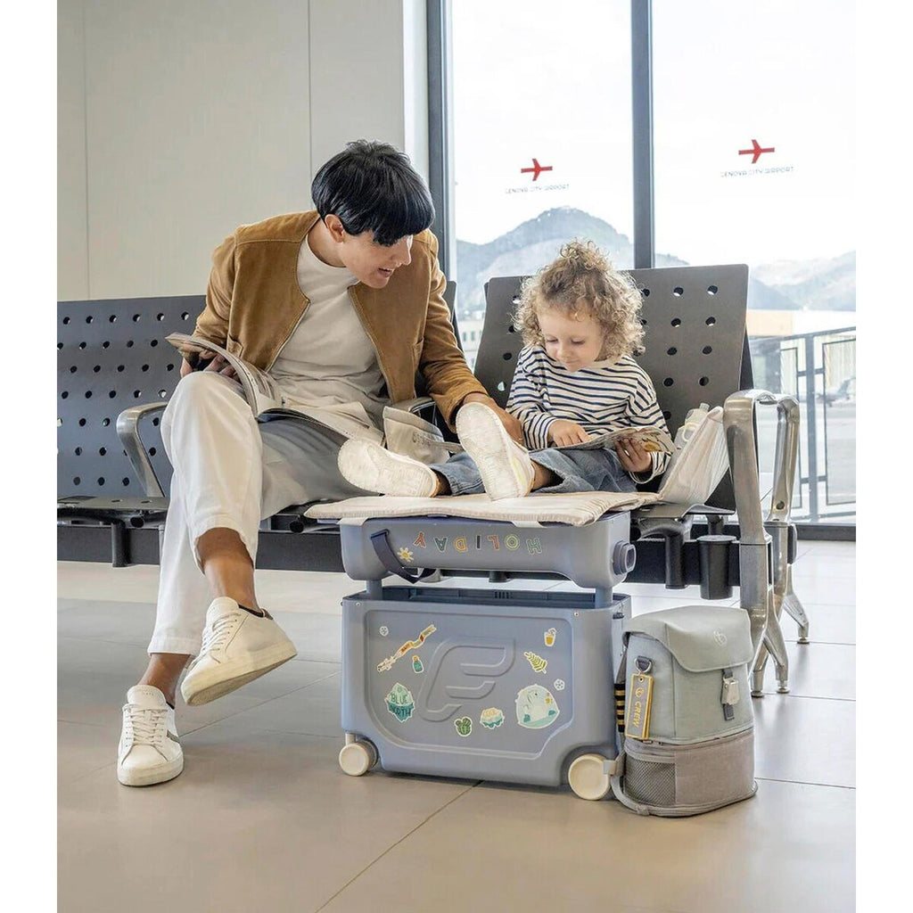 Nærbilde av hjul på Reisesett med BedBox koffert og ryggsekk