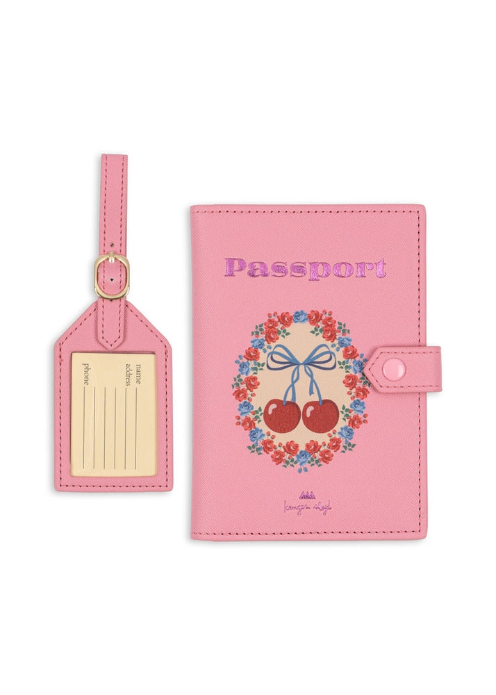 Reisesett Voyage med passholder og bagasjemerke Cherry Bow forfra