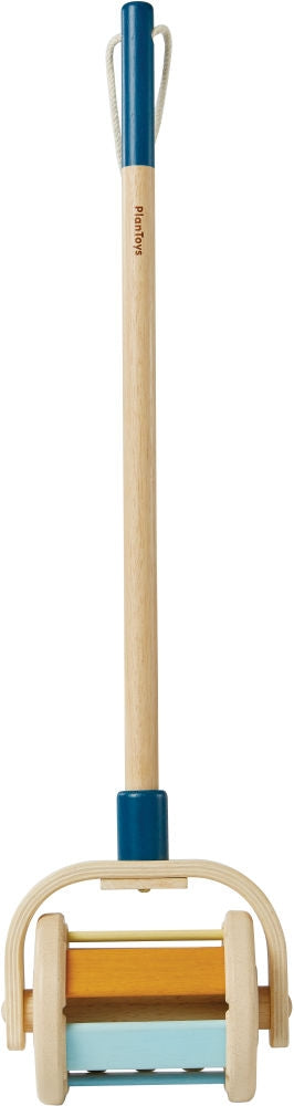 Detalj av trehjul på Rullende gåleketøy Walk n Roll Orchard 56 cm