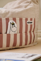 Visning av Mumin-figurer inkludert med Sakkosekk Mummi med sidelomme 90x60x60 cm