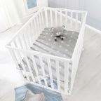 Sammenleggbar lekegrind Little Stars 74x100 cm montert i rom