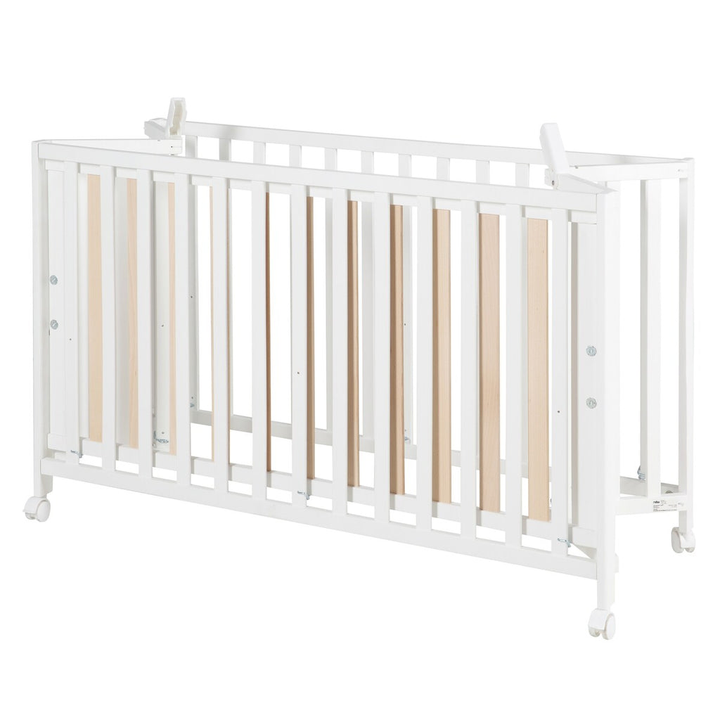 Montert Sammenleggbar sprinkelseng Fold Up 60x120 cm med hjul i bruk