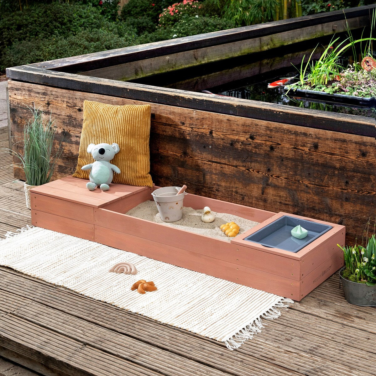 Sandkasse Space Saver i sypresstre, sitthøyde 20 cm - MUDDY BUDDY