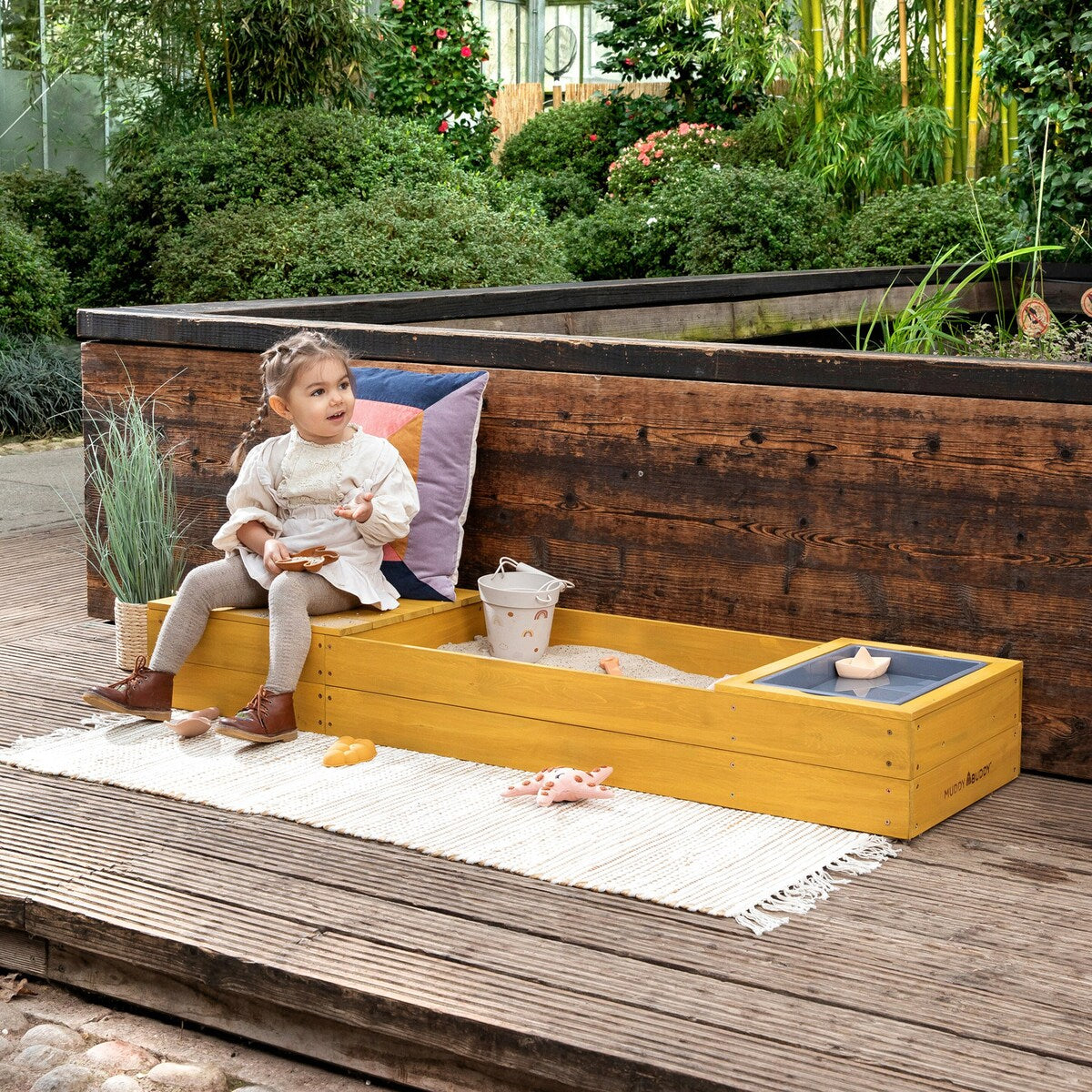 Sandkasse Space Saver i sypresstre, sitthøyde 20 cm - MUDDY BUDDY