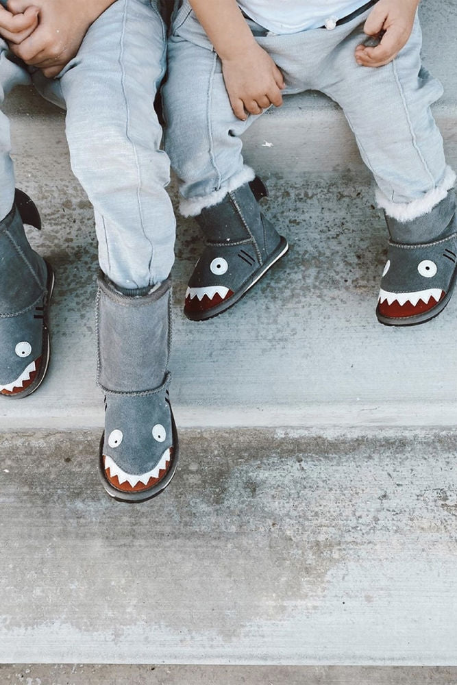 Detalj av semsket skinn og merinoull i Semsket skinnstøvel Shark Walker fra 18 mnd merinoull