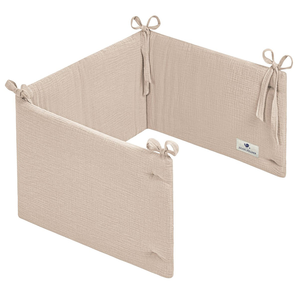 Sengebeskytter i musselin 180 x 35 cm sand forfra