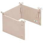 Sengebeskytter i musselin 180 x 35 cm sand forfra