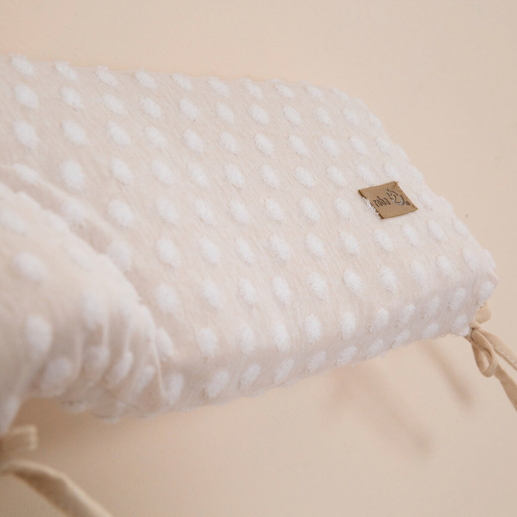 Sengebeskytter for babyseng 60x120 70x140 cm økologisk bomull sett fra siden