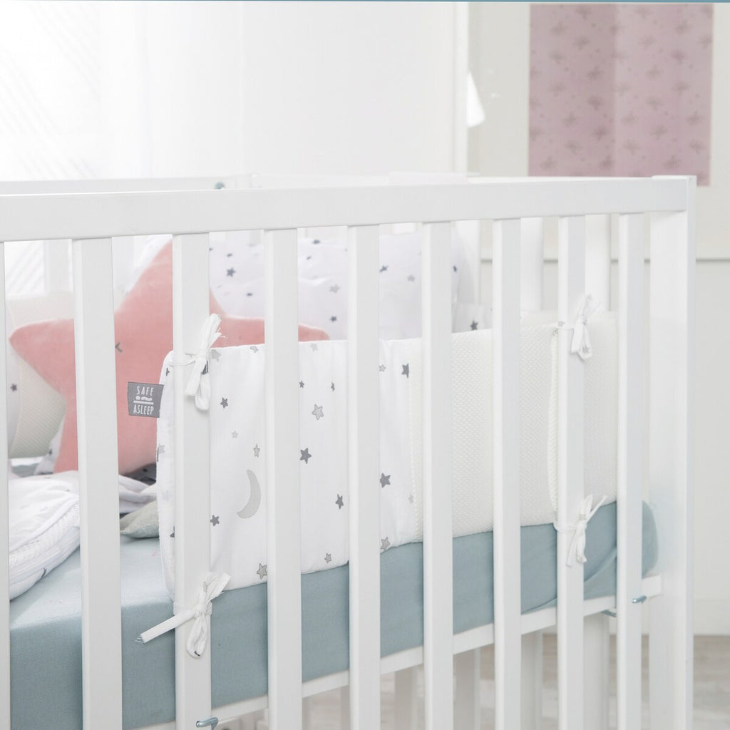 Sengebeskytter Easy Air safe asleep® med luftsirkulasjon grå bakside