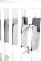 Detalj av mesh-materiale på Sengebeskytter Easy Air safe asleep Miffy
