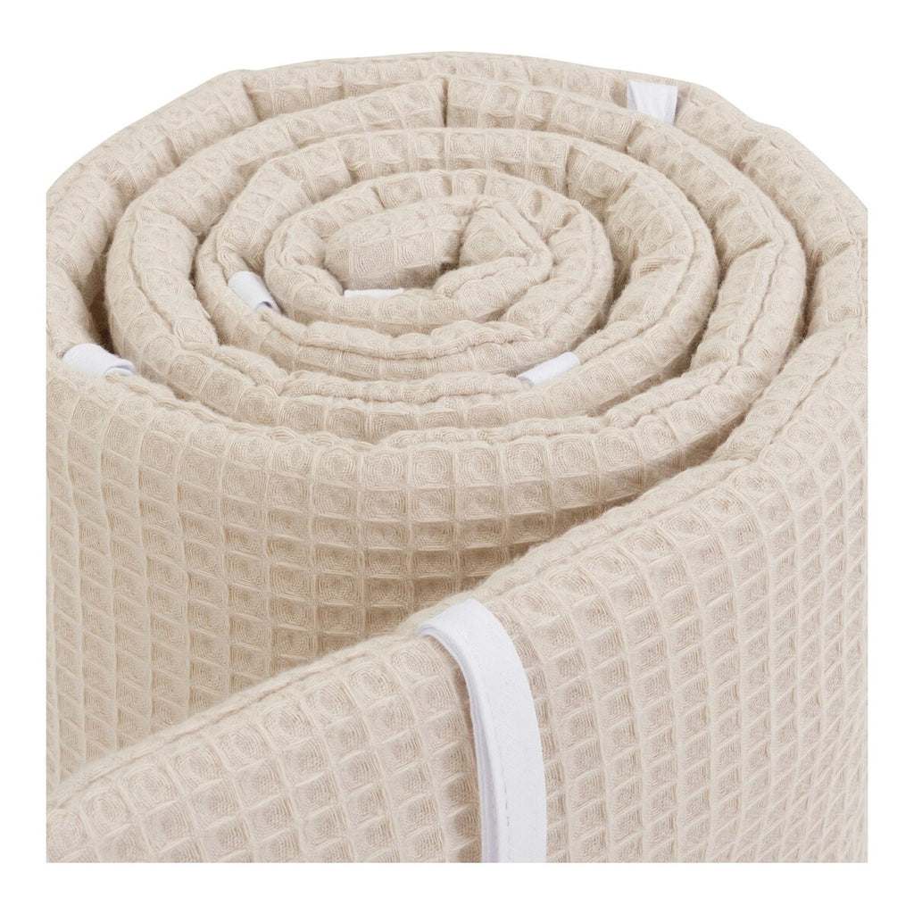 Sengebeskytter vaffelpiké for babybay bakside