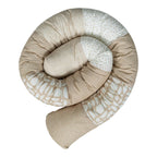 Sengebeskytterslange Classics 300 cm patchwork i bomull - Ullenboom