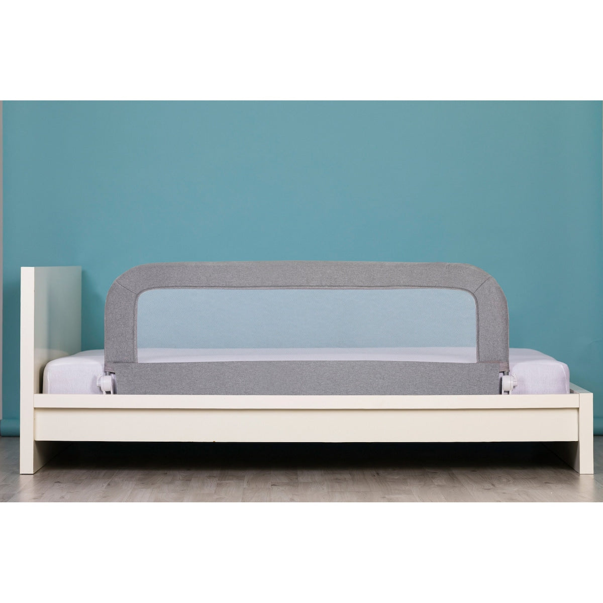 Sengehest Lara 150x60 cm klappbar opptil 16 kg montert i seng