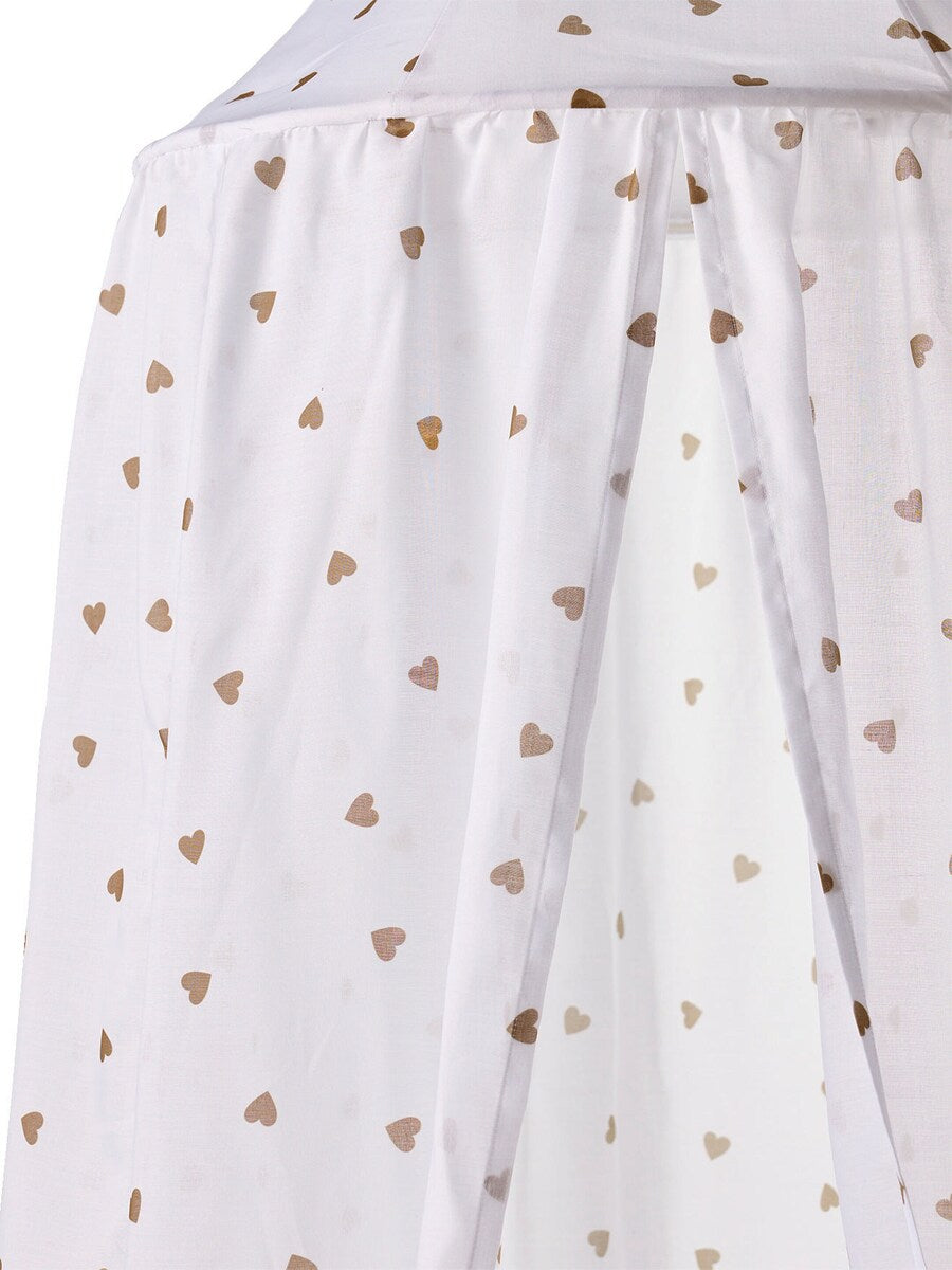 Detalj av hjertemønster på sengehimmel med polyester