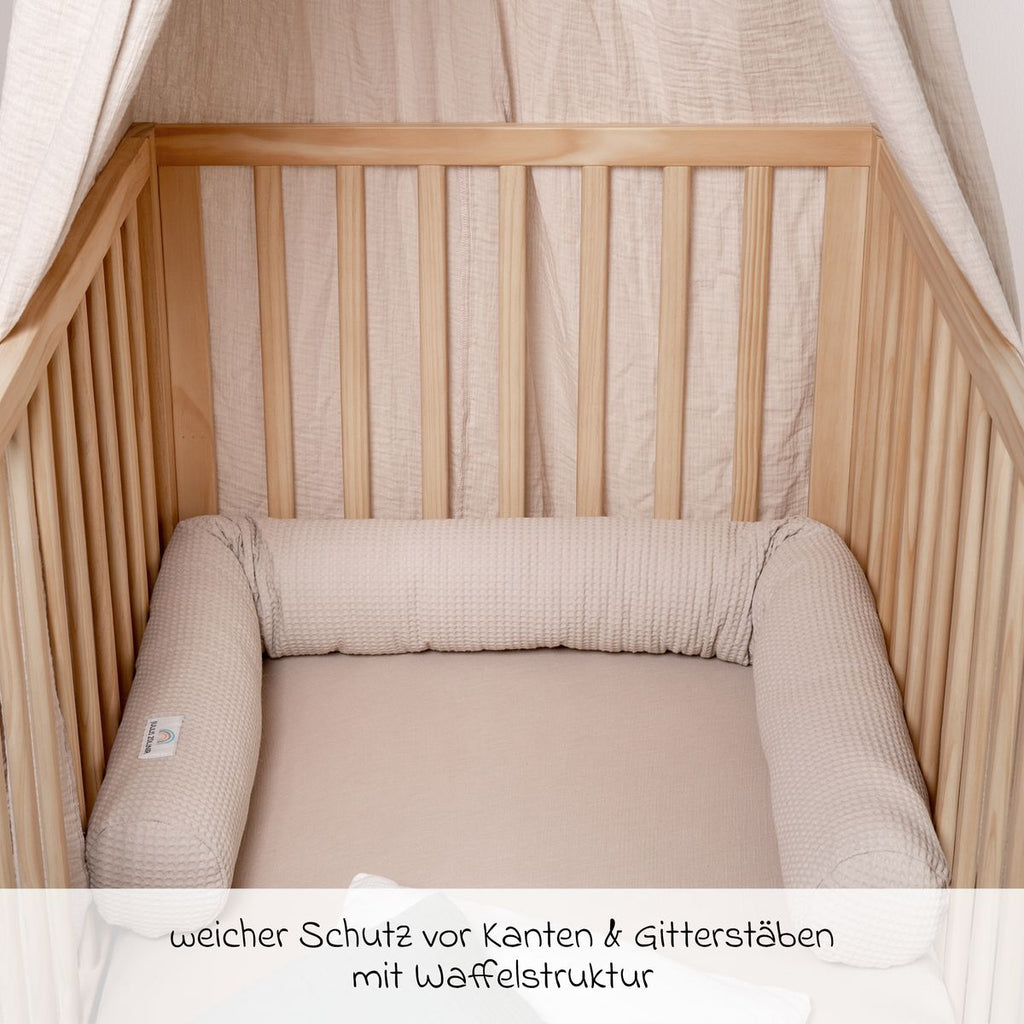 Montert Sengeslange i vaffelpiké 180 cm i babybett