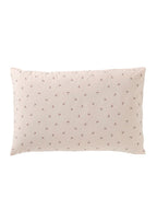 Detalj av kirsebærmotiver på Sengetøysett for baby CHERRY vendbart 100 % bomull