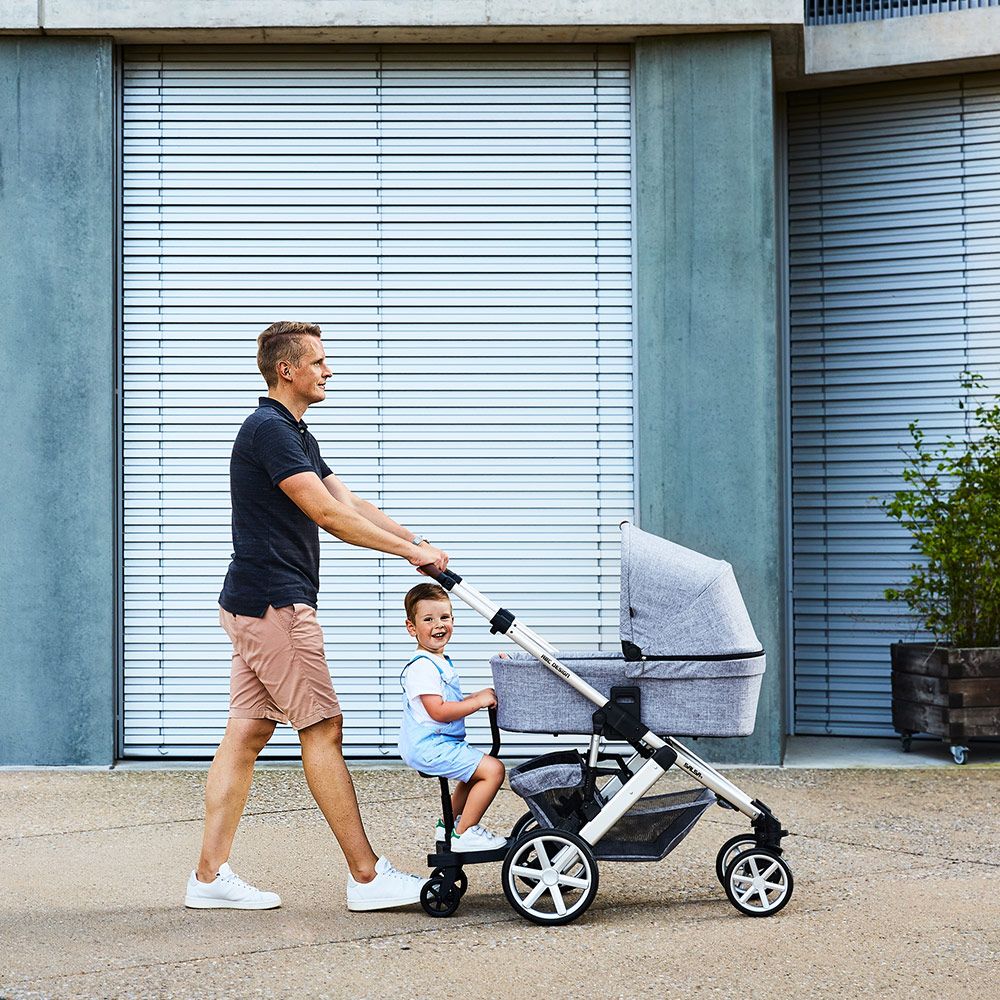Montert sete til ståbrett Kiddie Ride On 2 svart på barnevogn