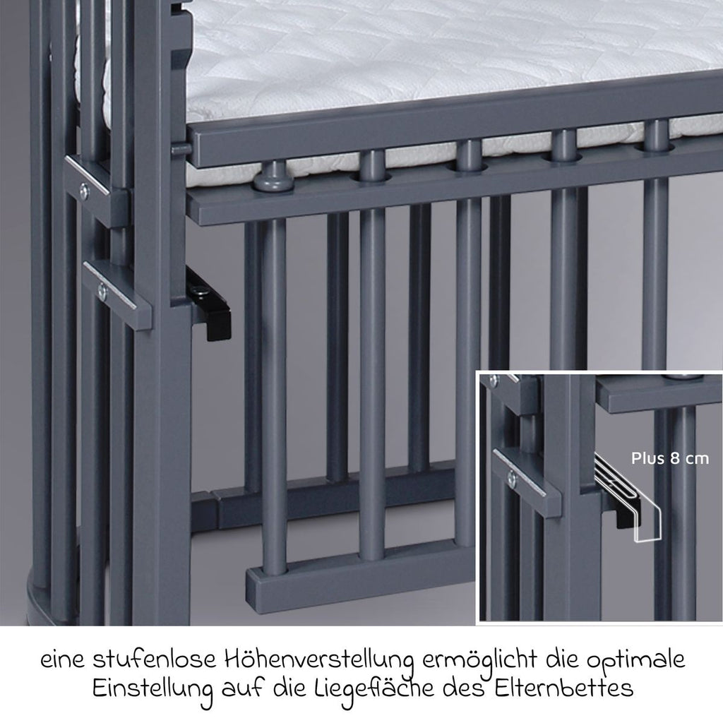 Montert Sideseng Boxspring Comfort Plus i heltre bøk, skifergrå ved foreldreseng