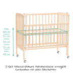 Sideseng Nino 2-i-1 med hjul montert ved foreldreseng