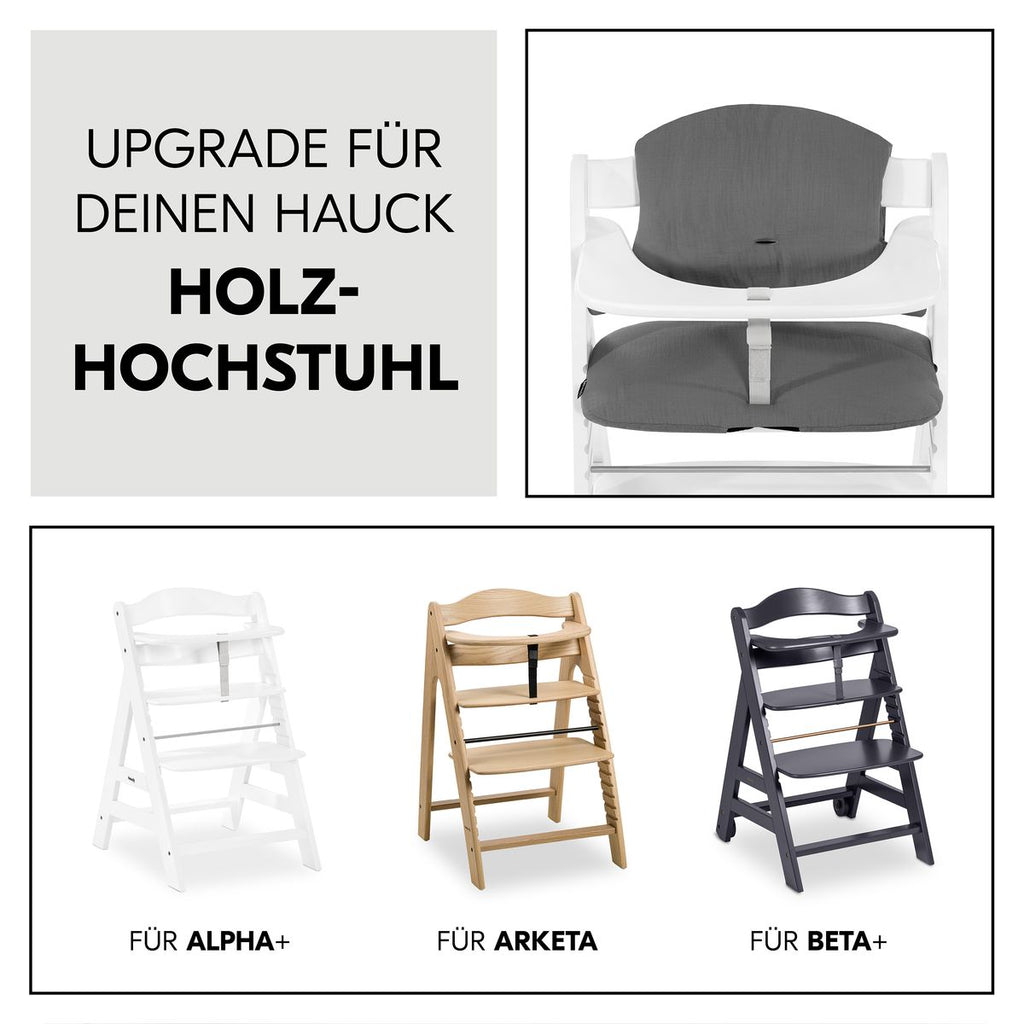 Detalj av stoff og polstring på sittepute til barnestol Alpha Beta og Arketa musselin mørkegrå