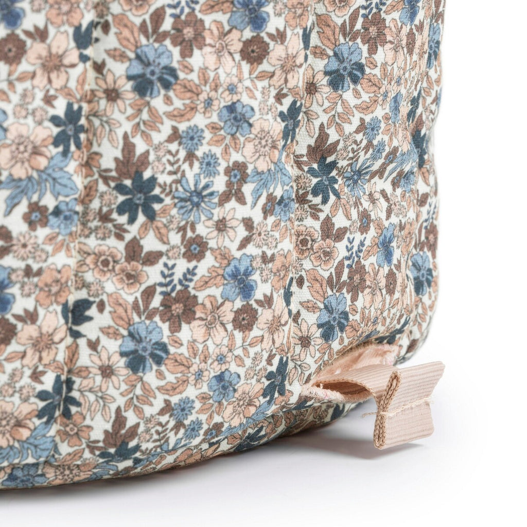 Sittepute Grace Blue Garden montert på barnestol