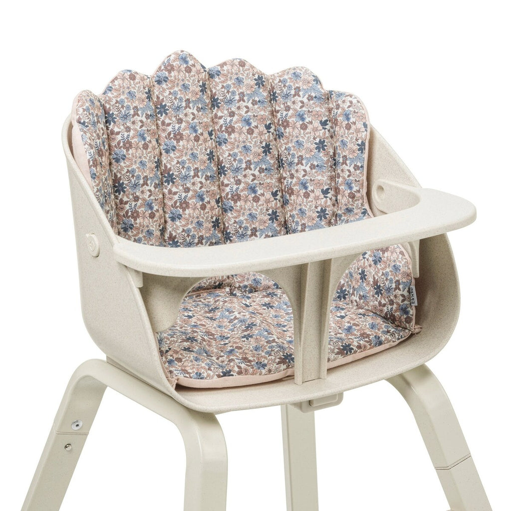 Nærbilde av stoff og mønster på Sittepute Grace Blue Garden
