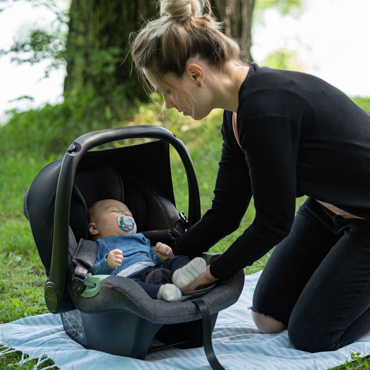 Sitteunderlag for babystol Cool & Dry i frotté med logo