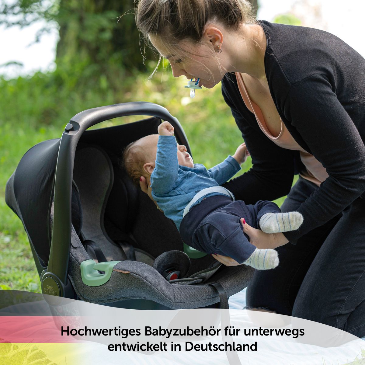 Sitteunderlag for babystol Cool & Dry i frotté i bruk i bil