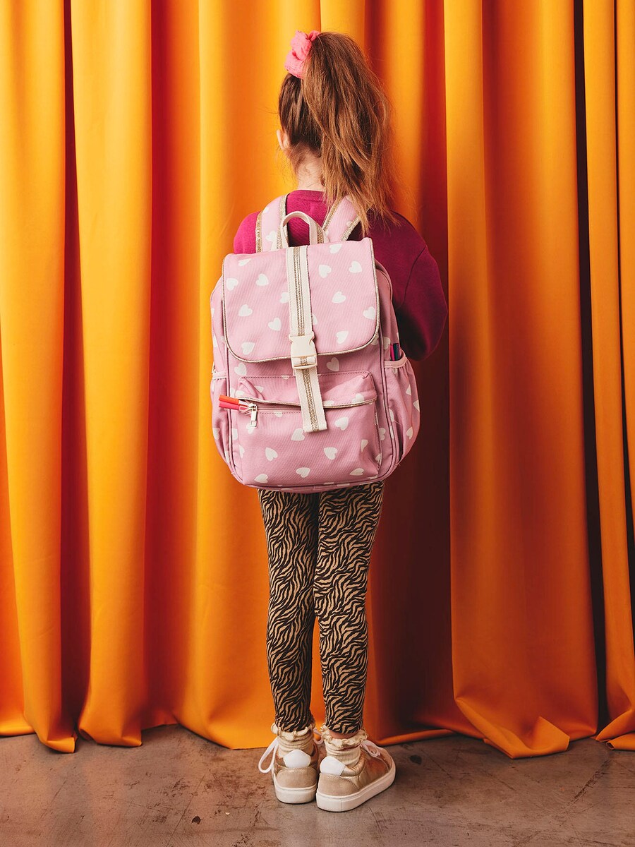 Skolesekk med hjerter og glitter navnelapp bakside