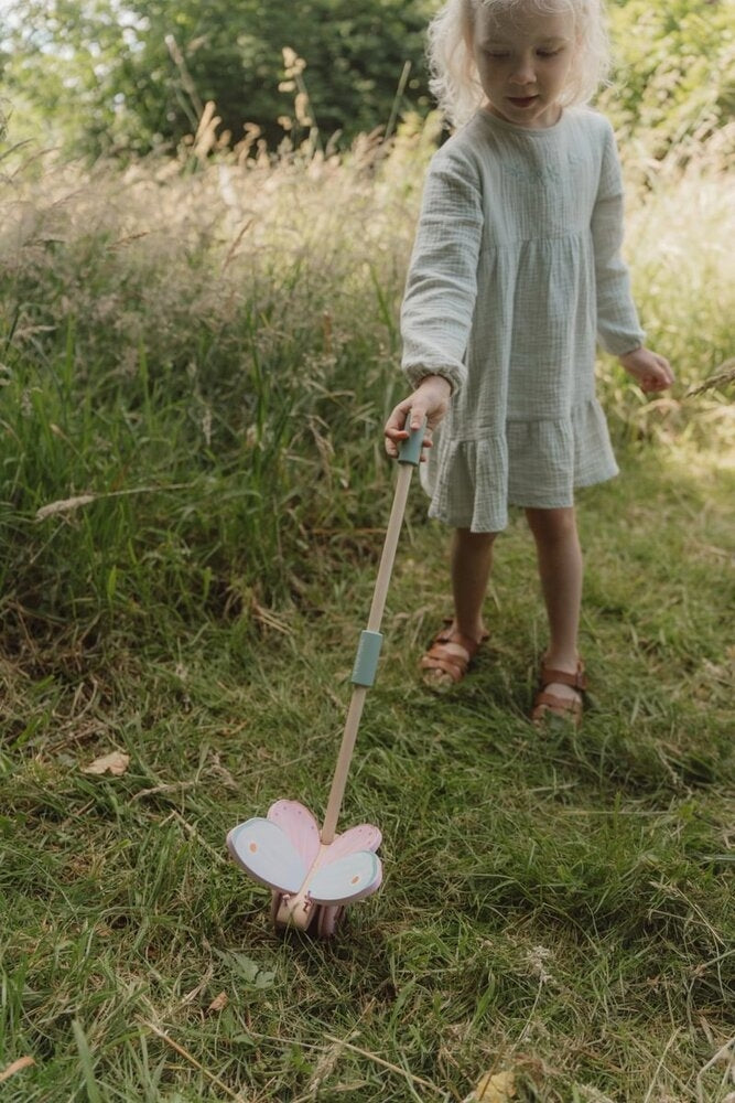 Detalj av vingene på Skyvdyr sommerfugl Fairy Garden i tre
