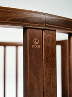 Detalj av Sleepi Mini V3 babyseng Warm Brown hjul