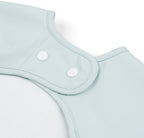 Detalj av smekke med ermer Wally Blue vanntett polyester - Done by Deer