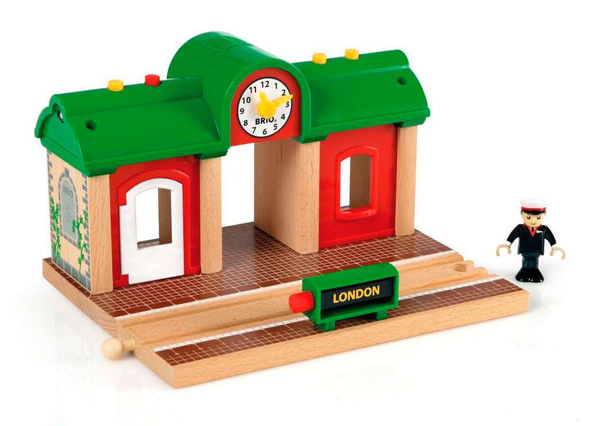 Snakkende togstasjon med lyd og lys - BRIO World forfra