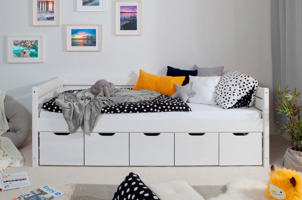 Montert Sofaseng Naomi med 5 skuffer på hjul 90x200 cm furu i barnerom