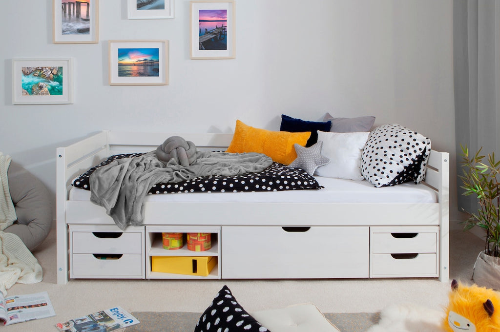 Montert sofaseng Naomi med oppbevaringsskuffer i barnerom