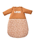 Sovepose for baby LOVELY LEO med avtakbare ermer forfra