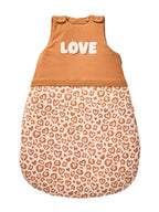 Detalj av stoff og trykknapper på sovepose for baby LOVELY LEO